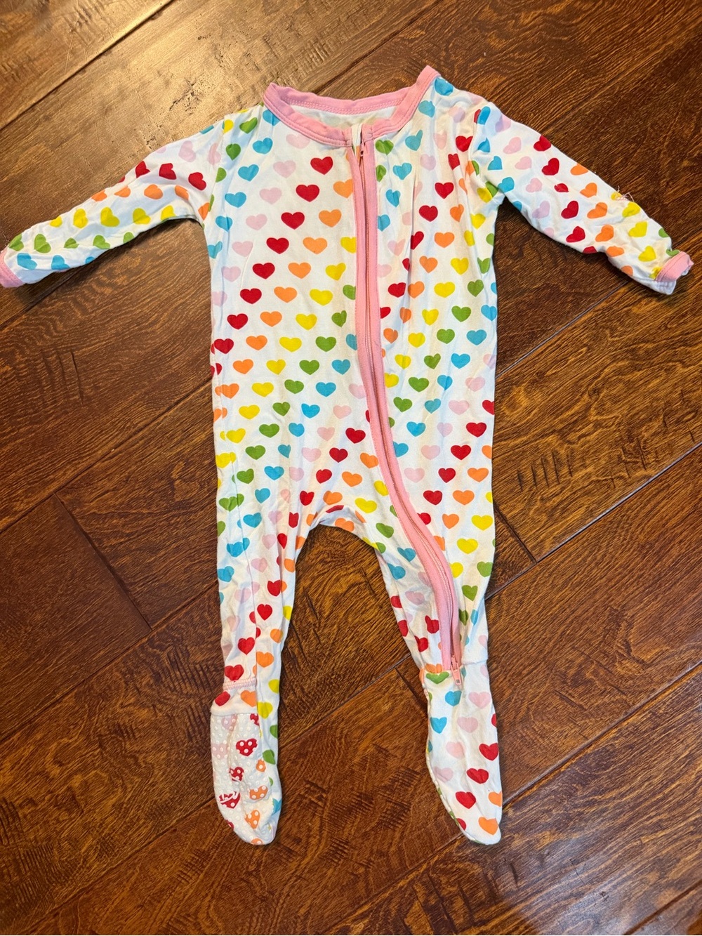 3-6 months Kickee Pants bamboo Footed Pajamas in Rainbow Hearts - zippy